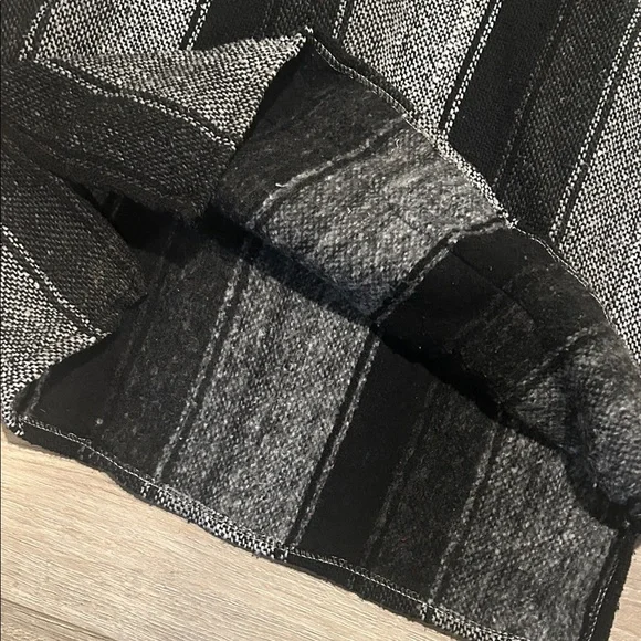 NWOT Artilana Black and Gray Knit Baja Hoodie Size XL - Picture 7 of 7